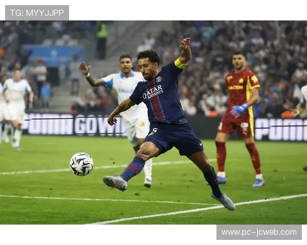 法甲争冠格局生变：朗斯登顶打破巴黎垄断，黑马球队展现务实足球哲学