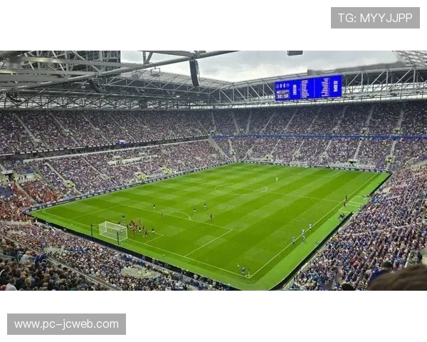 米兰代表团考察埃弗顿新主场希尔·迪金森体育场 米兰代表团考察埃弗顿新主场希尔·迪金森体育场